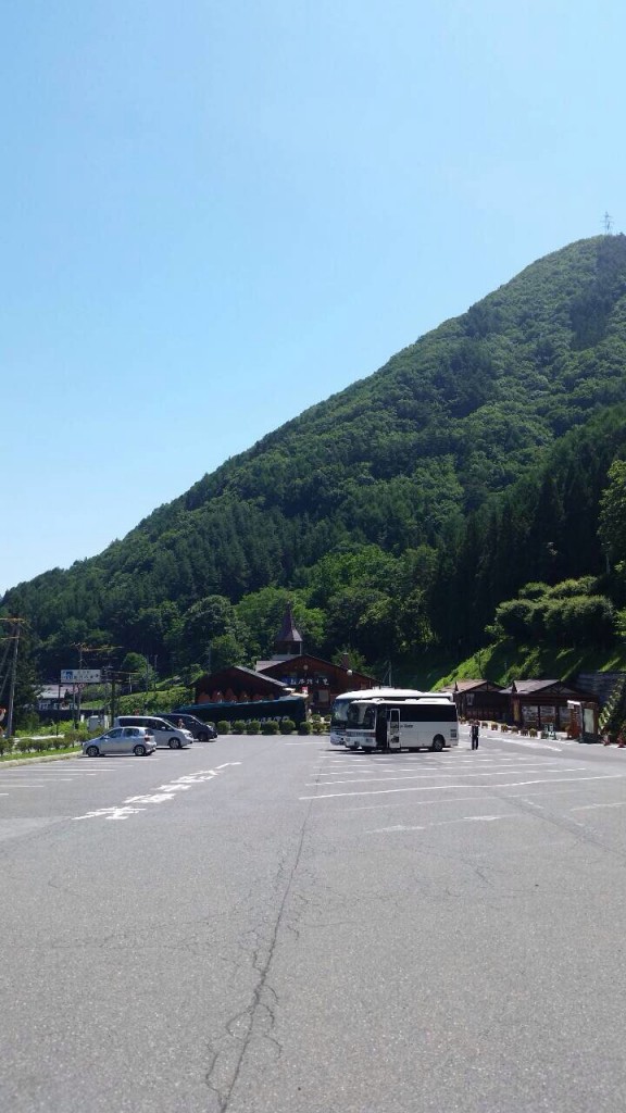 国道158号線沿いの道の駅「風穴の里」からの空